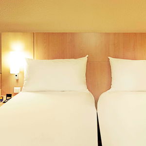 Hotel Hôtel Ibis Saint-Quentin Basilique cazare Saint-Quentin