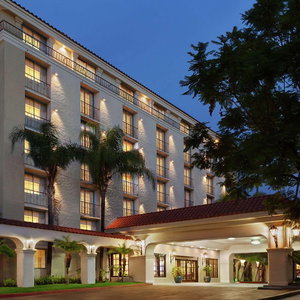 Hotel Embassy Suites Arcadia Pasadena cazare Arcadia