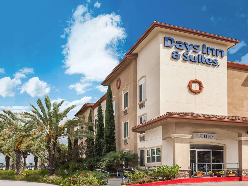 Hotel Harbor Inn & Suites