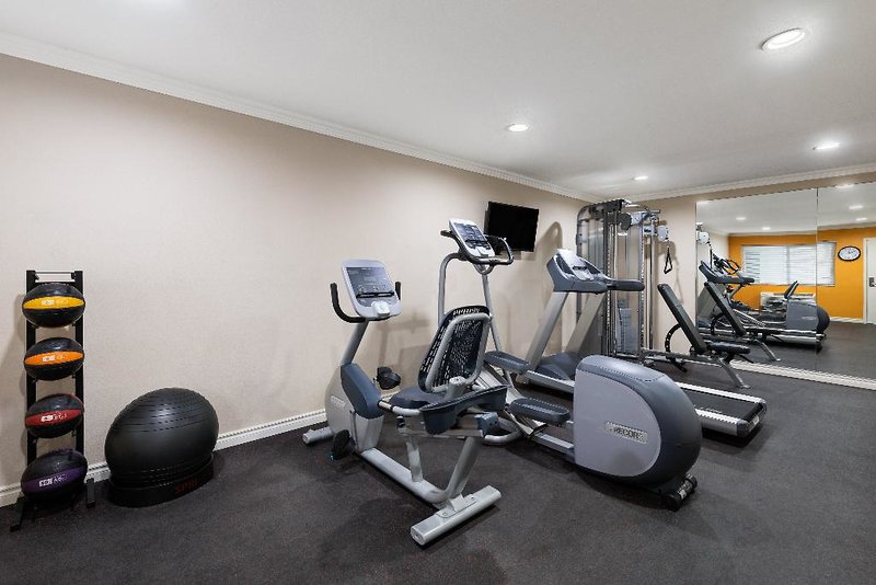 Hotel Solara Inn & Suites