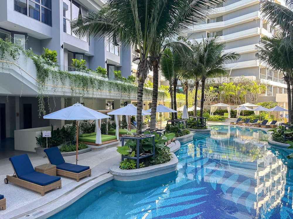 La Green Hotel And Residence