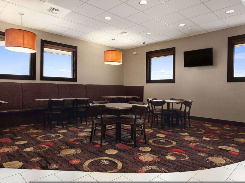 Hotel Super 8 By Wyndham Conrad