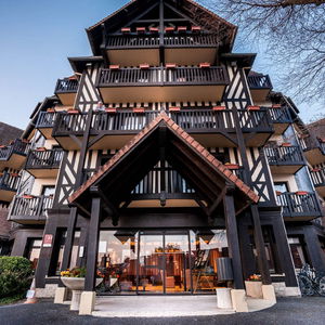 Hotel Best Western Plus Hotel Hostellerie Du Vallon cazare Trouville-sur-Mer