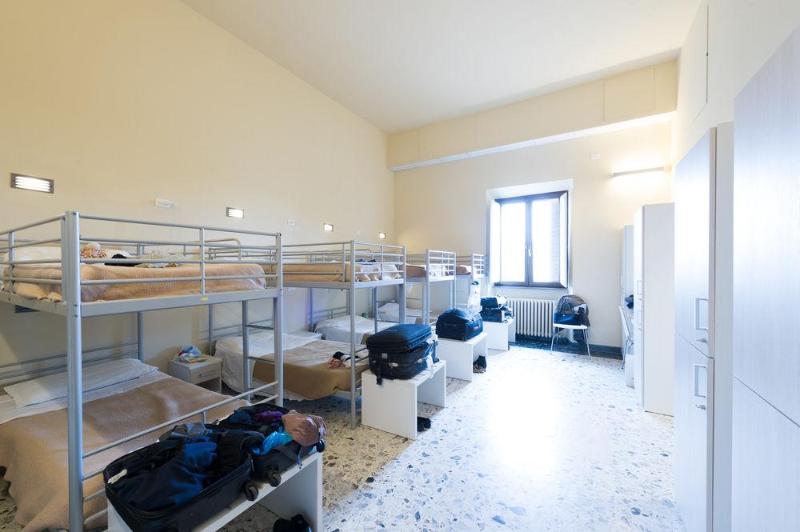 Hotel 7 Santi Hostel