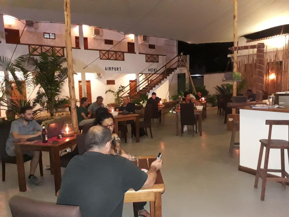 27 Cafe Zanzibar Airport Hotel