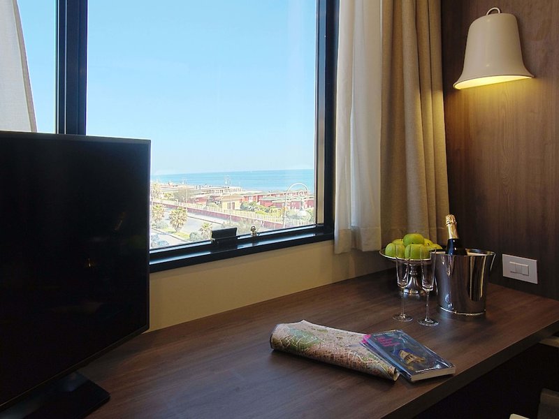 Fly Deco Hotel