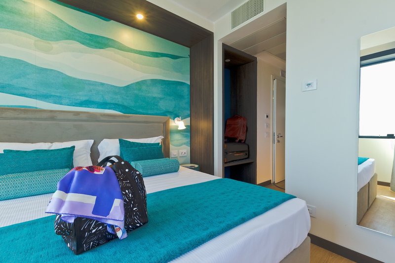 Fly Deco Hotel
