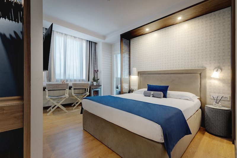 Fly Deco Hotel