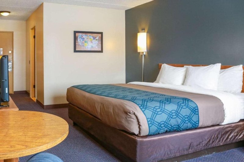 Econo Lodge Darien Lakes