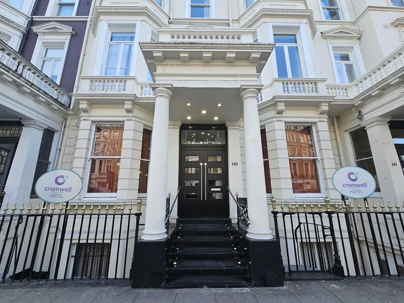 Hotel Cromwell International Hotel