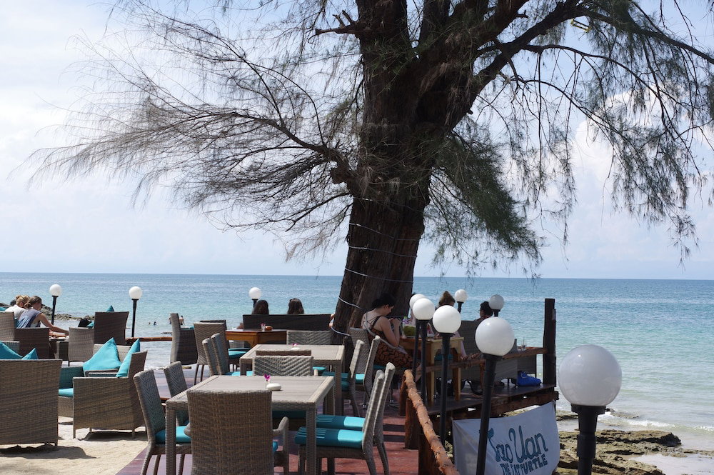 Thai House Beach Resort