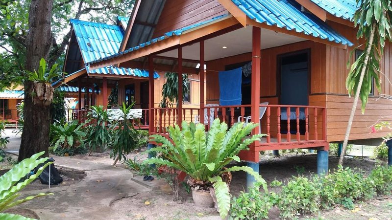 Lanta Long Beach Hostel