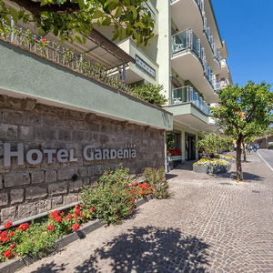 Hotel Comfort Hotel Gardenia Sorrento Coast cazare British Columbia