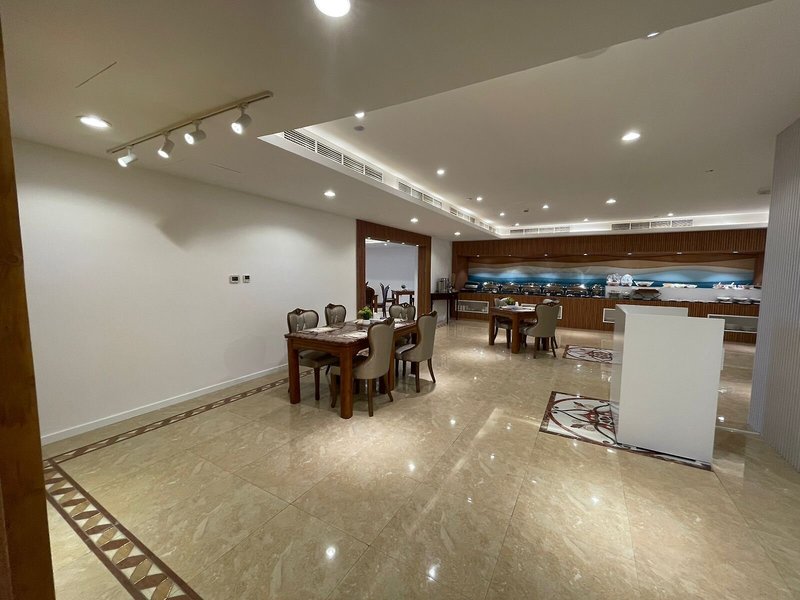 Clifton International Hotel