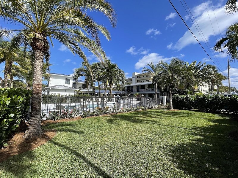 Hotel Tropic Isle Beach Resort