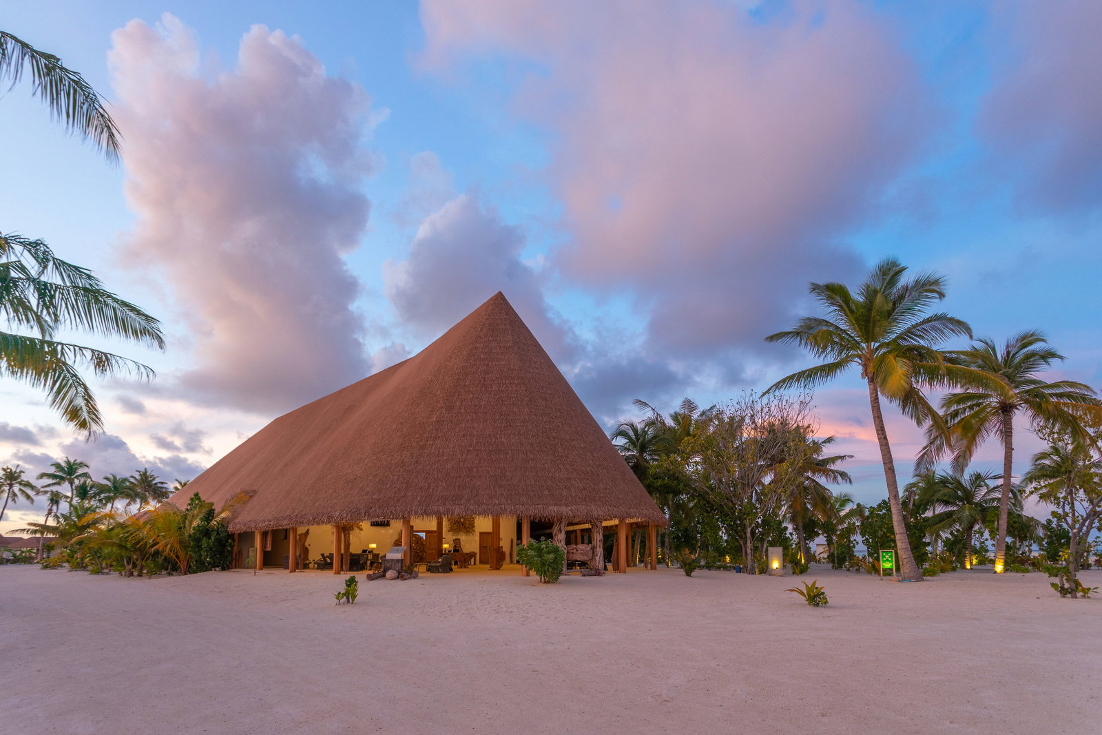 Hotel Cinnamon Velifushi Maldives