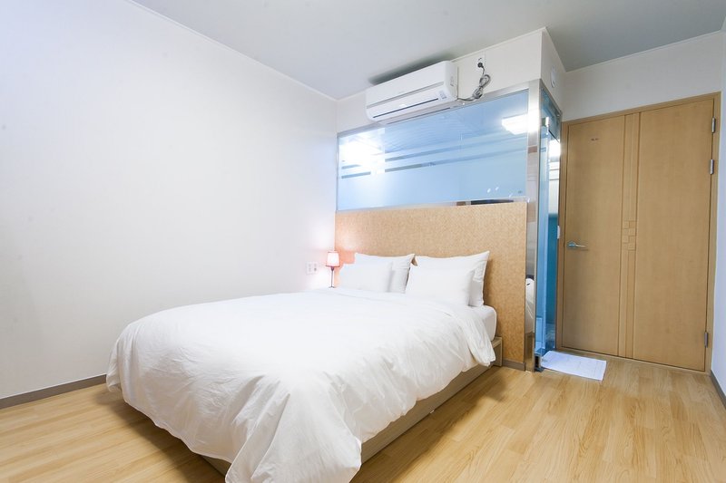 Hotel Uniqstay Hostel And Suite