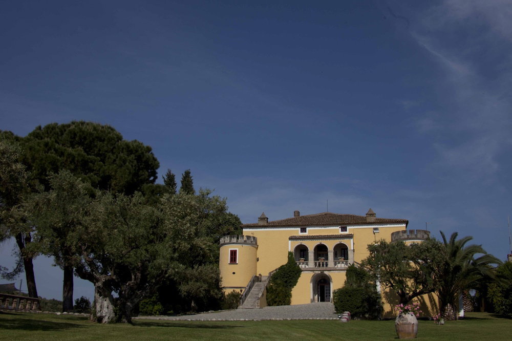 Hotel Castello Di Serragiumenta