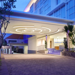Sejur Holiday Inn Express Baruna Bali vacanta Bali