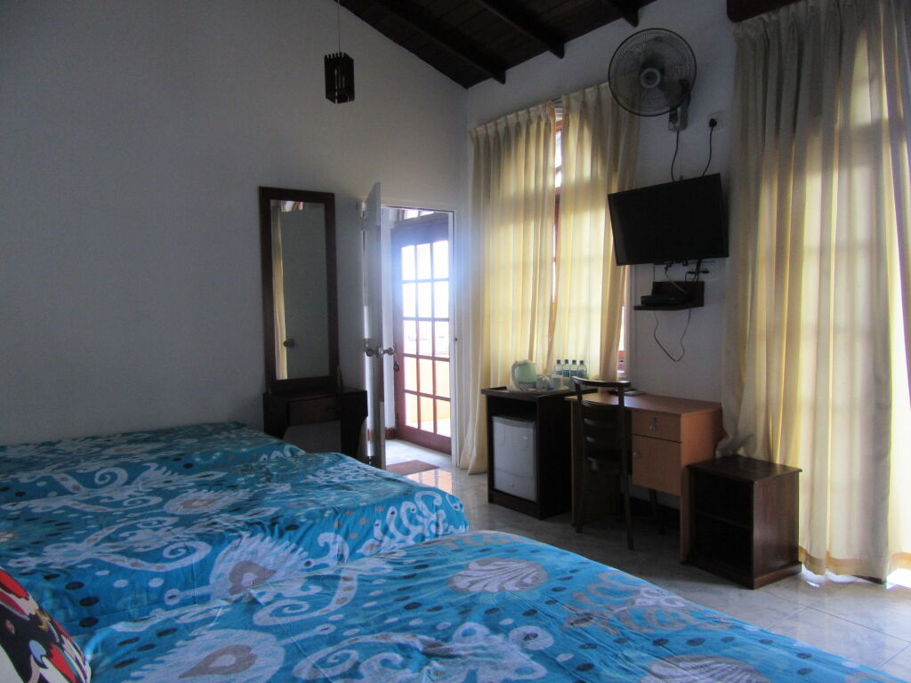 Hotel Ceyloni Lake Residency