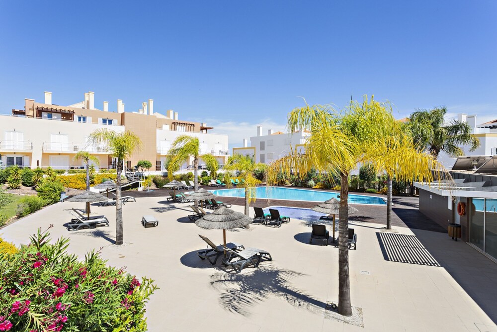 Hotel Cg 21H - Pool - Cabanas Gardens