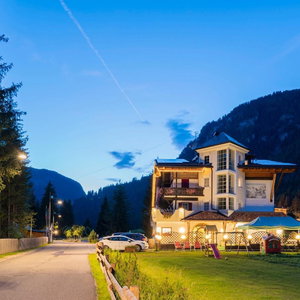 Hotel Hotel Chalet Pineta cazare Canazei