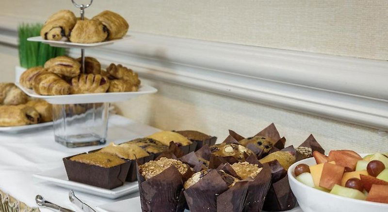 Hotel Monte Carlo Inn - Vaughan Suites