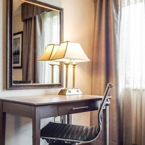 Hotel Monte Carlo Inn Airport Suites cazare Toronto