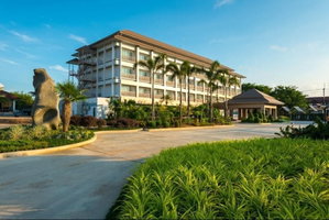 Hotel Swan Lake Hotel Sattahip cazare Sattahip