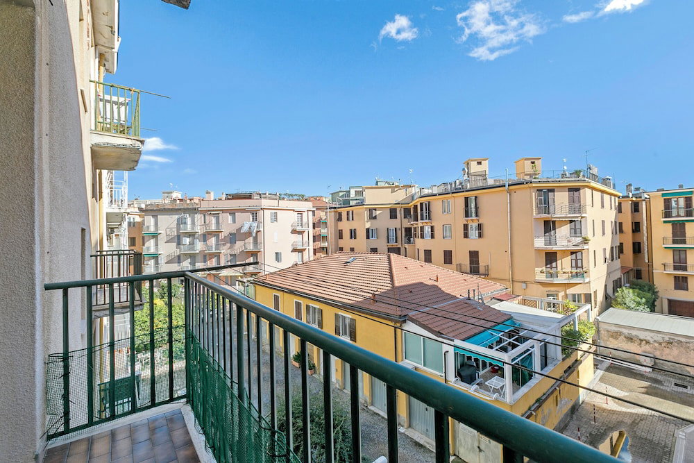 Hotel Domus 21 Near Alassio Beach