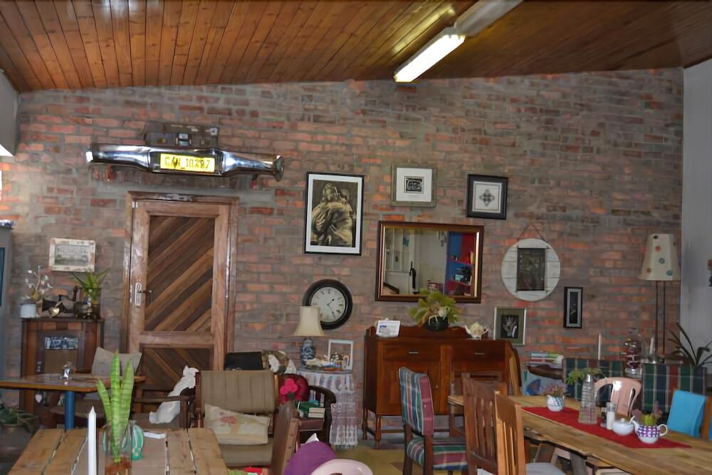 Hotel Suzies Coffee Shop Accommodation