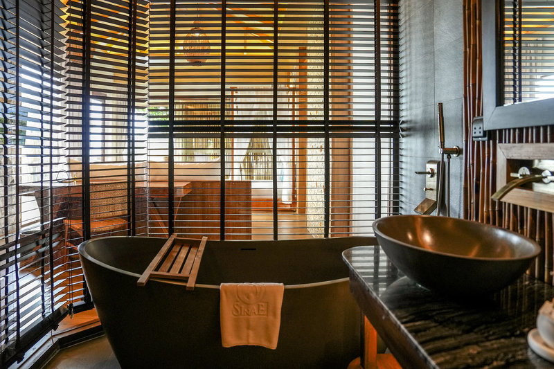 Sinae Phuket Luxury Hotel