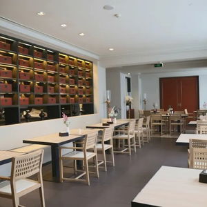 Hotel Holiday Inn Express Lhasa Potala Palace cazare Lhasa