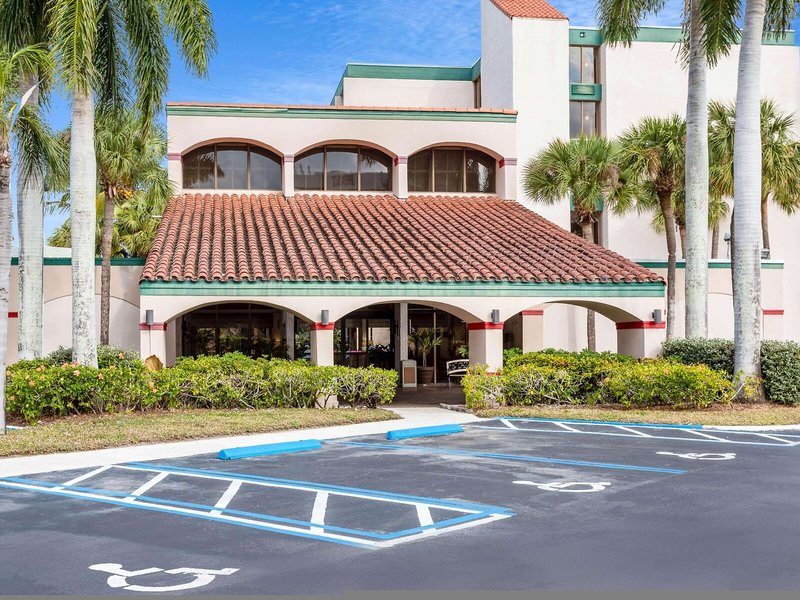 Hotel 88 Palms Hotel & Event Center