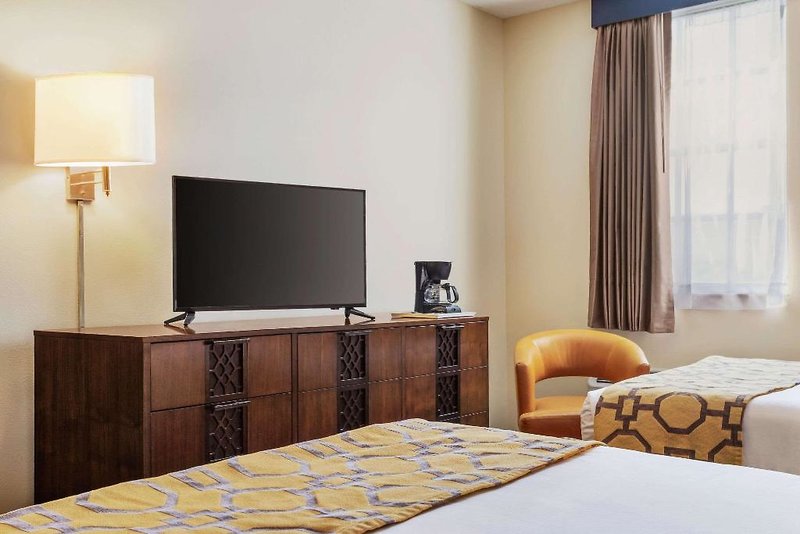 Hotel Belmont Inn & Suites