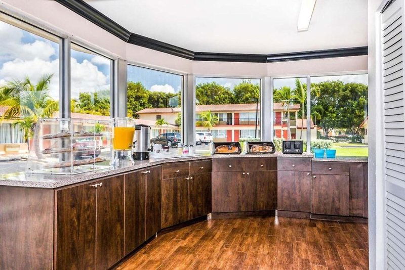 Hotel Econo Lodge Inn & Suites