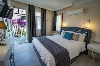 Carrington Suites Hotel