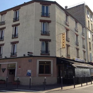 Hotel Hotel De La Place cazare Malakoff