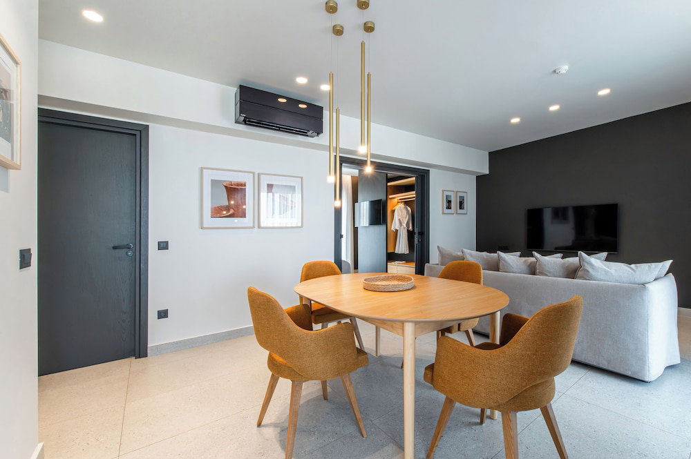 Porta Suites