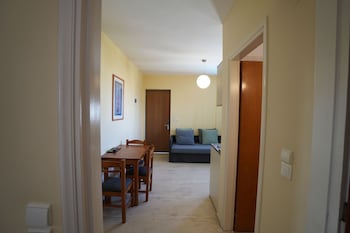 Dimitra Hotel And Apartments