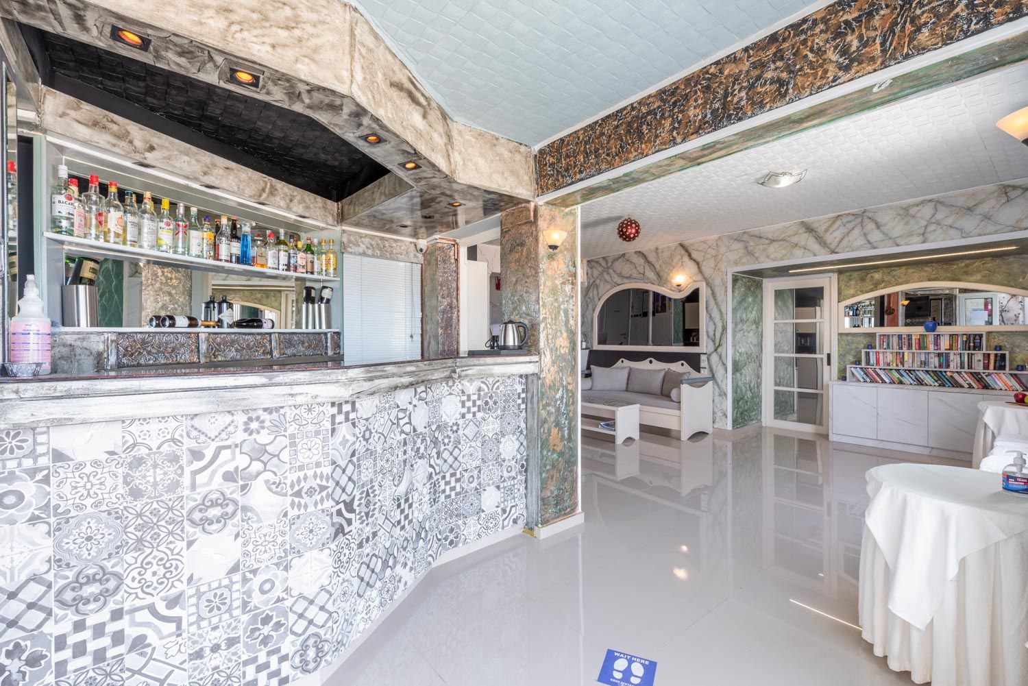 dal travel Korifi Suites Collection