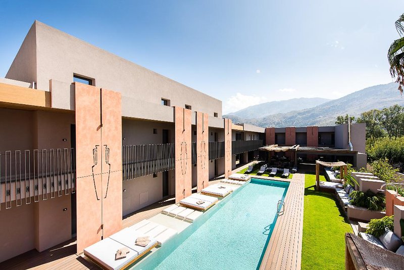 Pilot Amphora Boutique Hotel