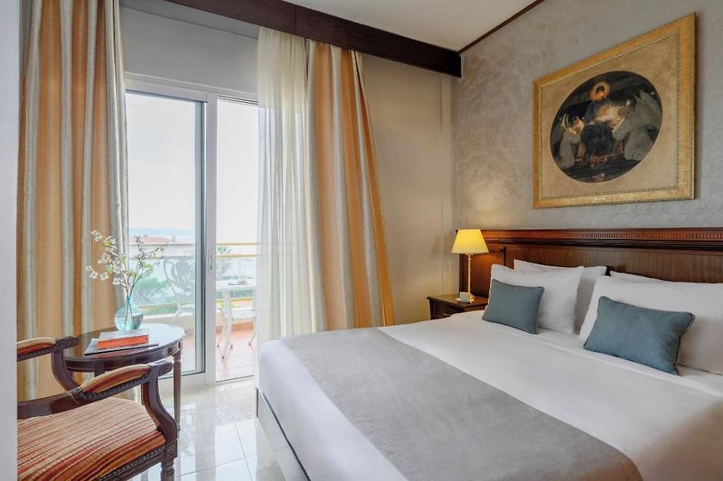 Hotel Eona Beach Resort