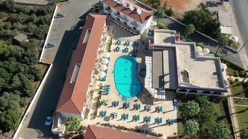 Hotel Cosmelenia Hotel & Apartments