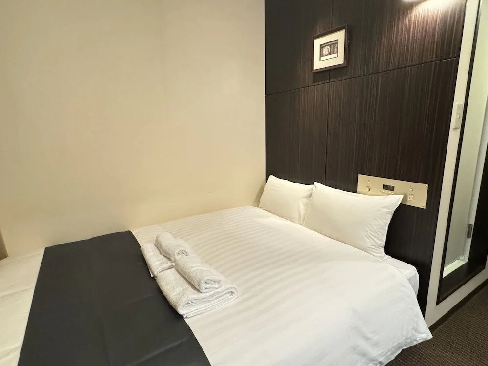 Hotel Hotel Crossover
