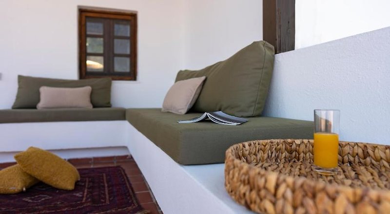 Maris Lindos Suites & Apartments