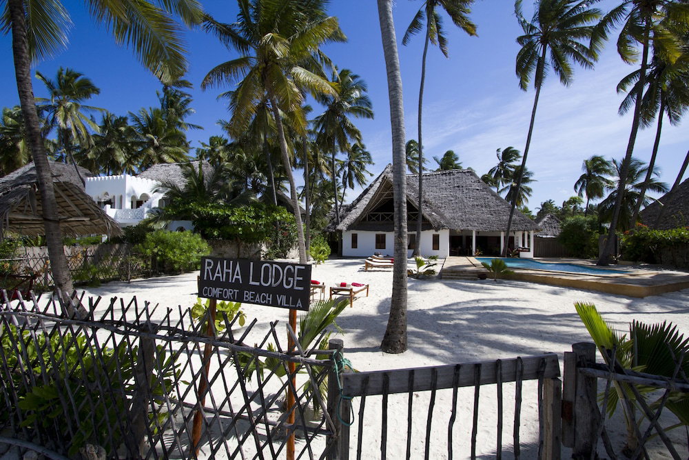 Raha Lodge