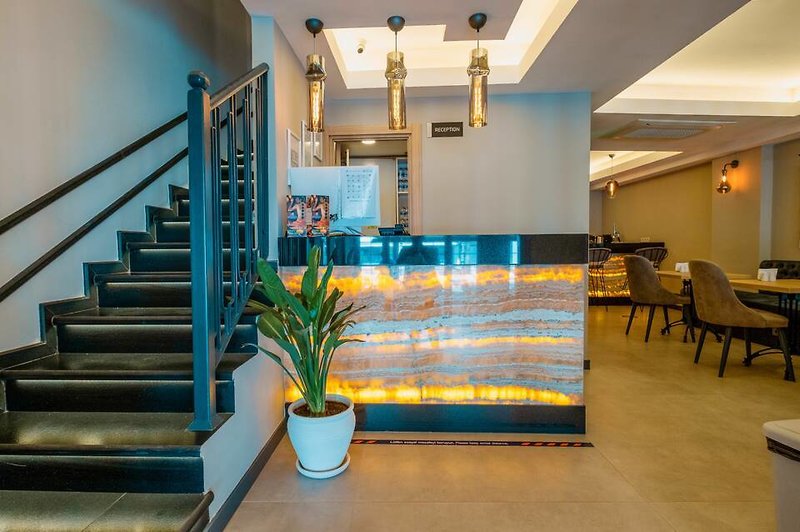Alesta Midtown Apart Hotel