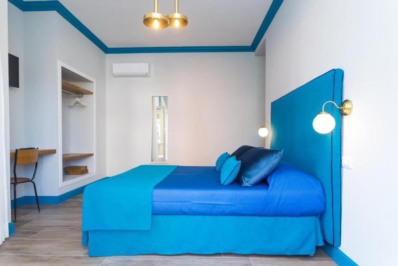 Sorrento Pool & Suites