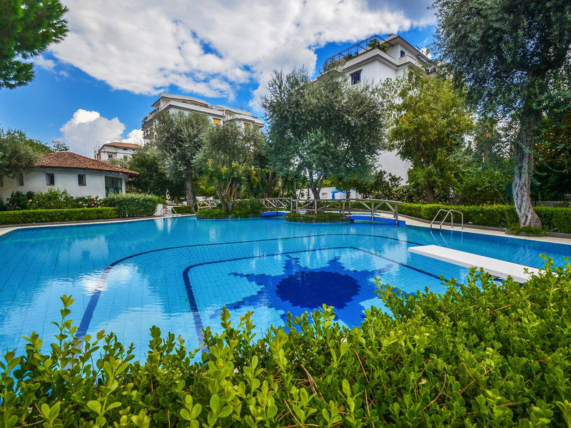 Hotel Sorrento Pool & Suites